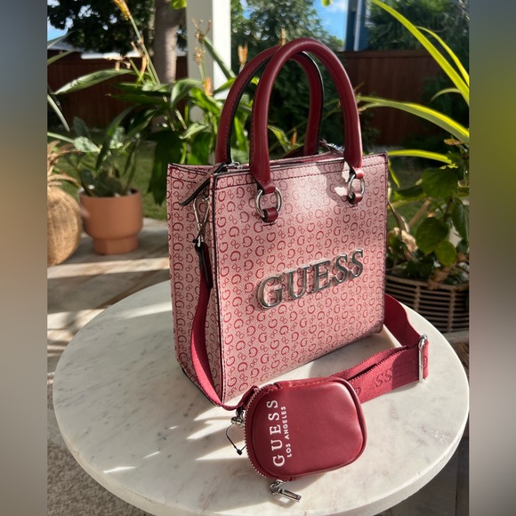 🤍❤️GUESS❤️🤍Classic Red❤️🤍Brand New❤️ NEW Guess Crossbody Handbag - Picture 2 of 6